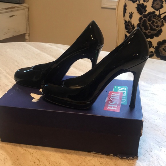 Stuart Weitzman Platswoon Black Soft Patent Pump - Picture 3 of 7